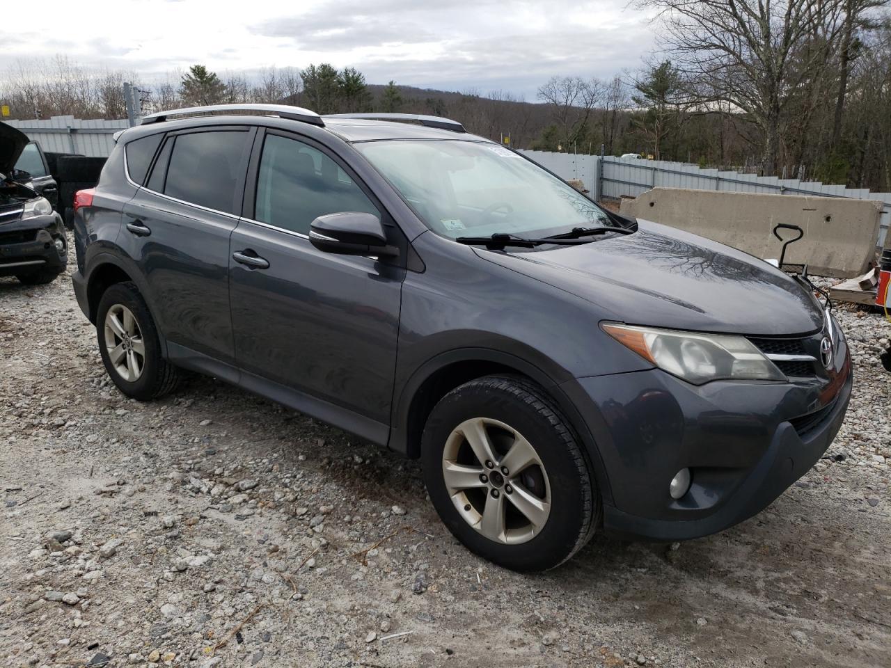 2015 TOYOTA RAV4 XLE - Image 4