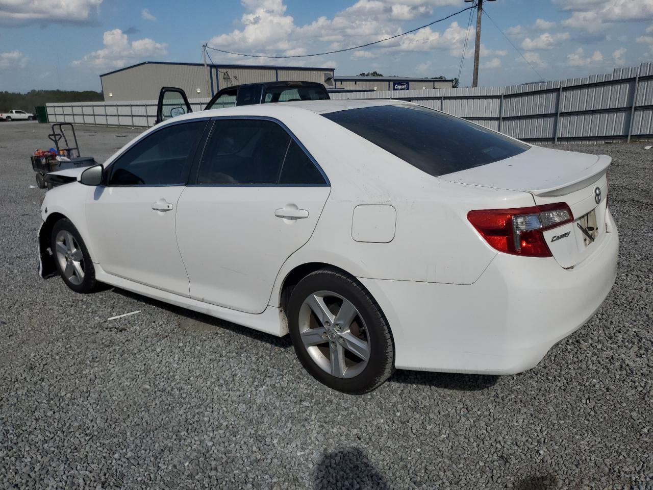 2014 TOYOTA CAMRY L - Фото 2