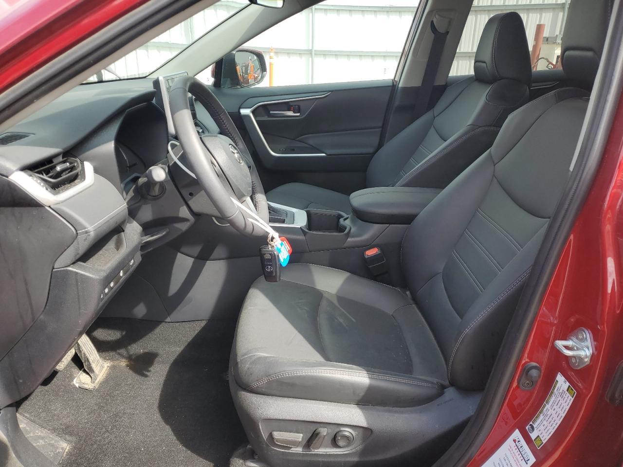2024 TOYOTA RAV4 XLE P - Фото 7