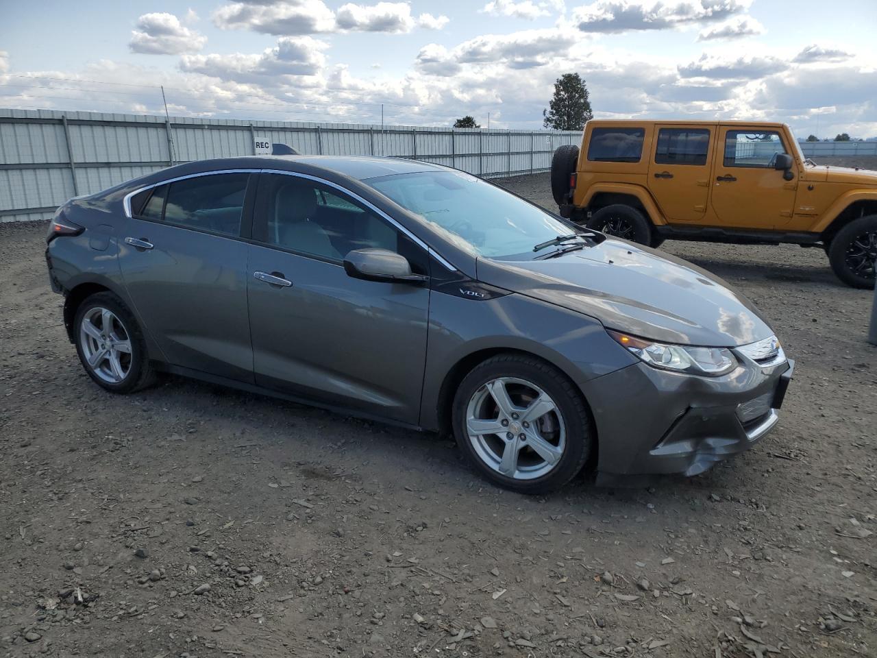 2017 CHEVROLET VOLT LT - Image 4