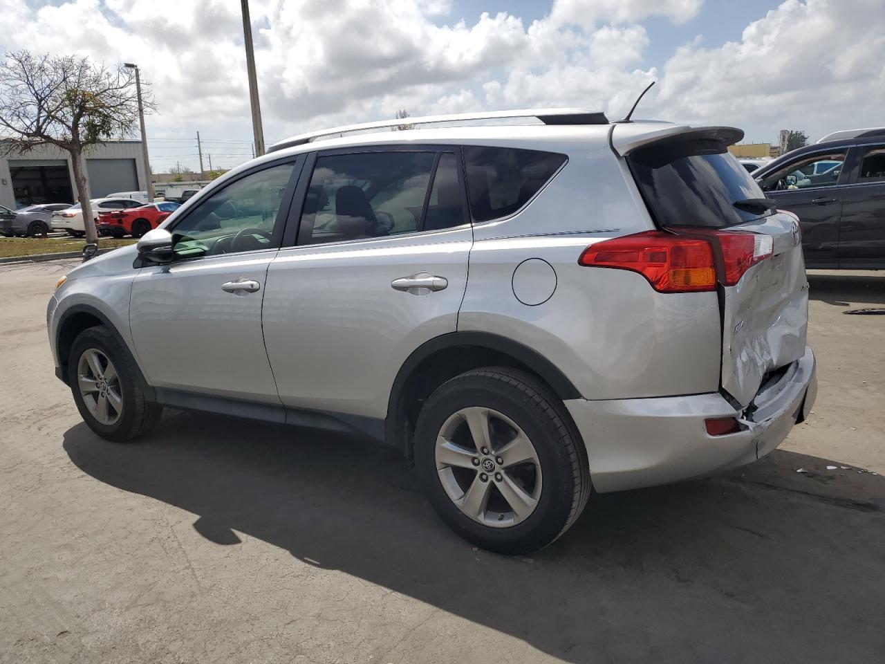 2015 TOYOTA RAV4 XLE - Фото 2