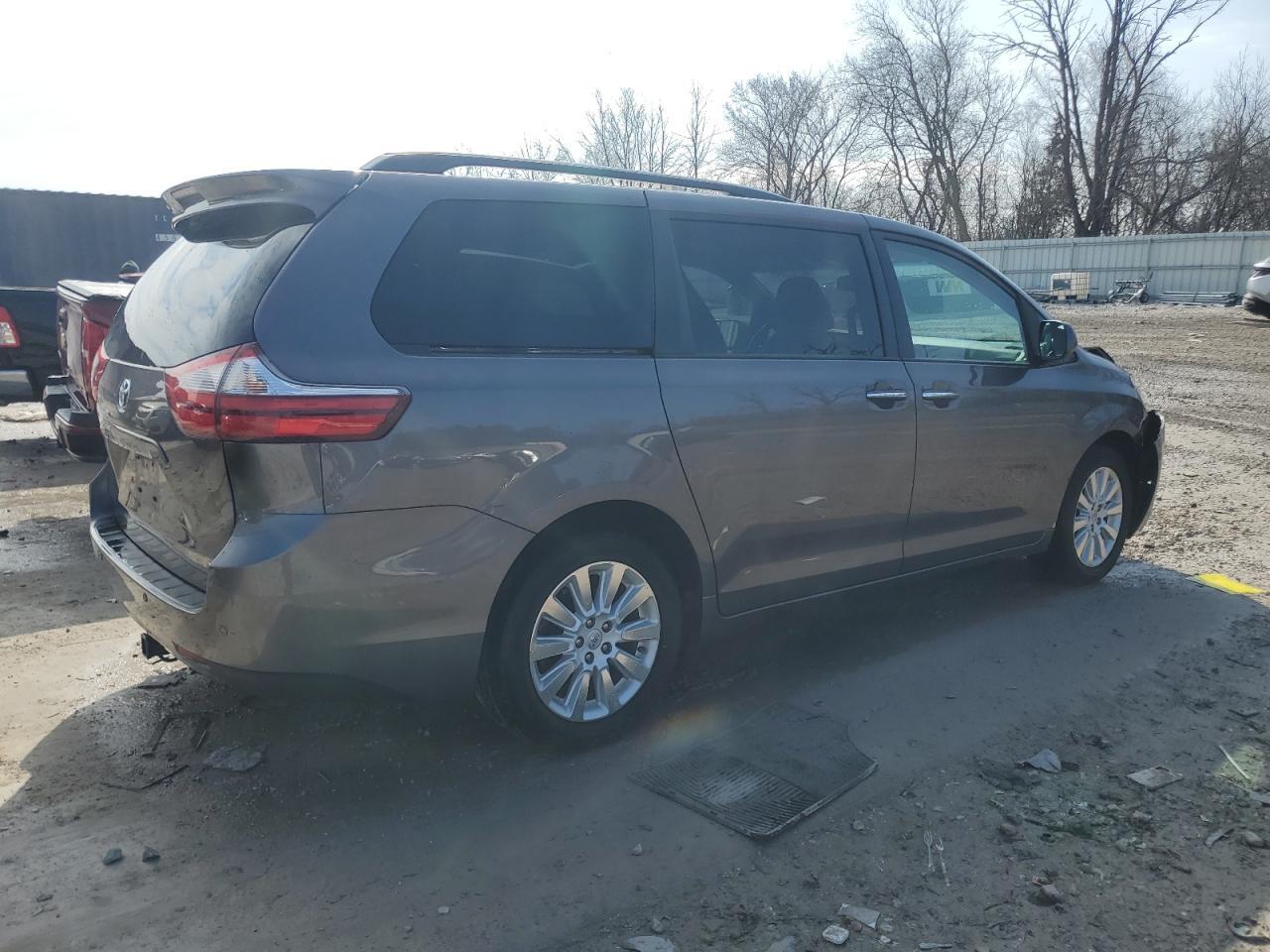 2015 TOYOTA SIENNA XLE - Фото 3