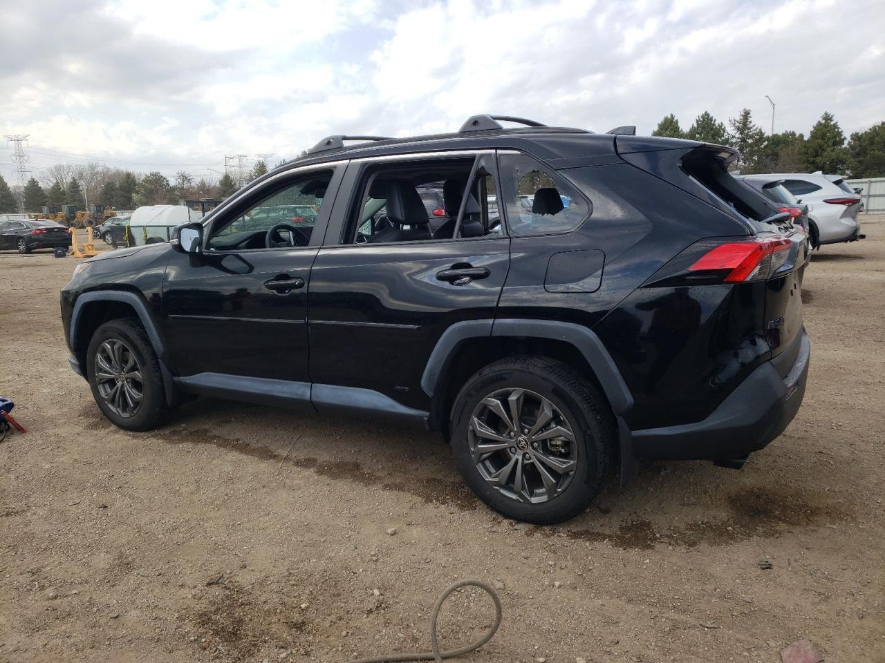 2024 TOYOTA RAV4 XLE P - Фото 2