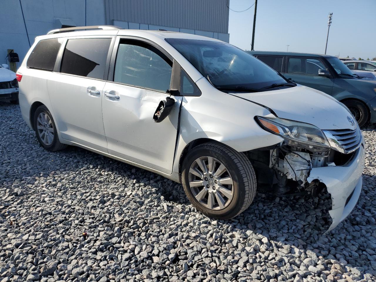 2015 TOYOTA SIENNA XLE - Фото 4