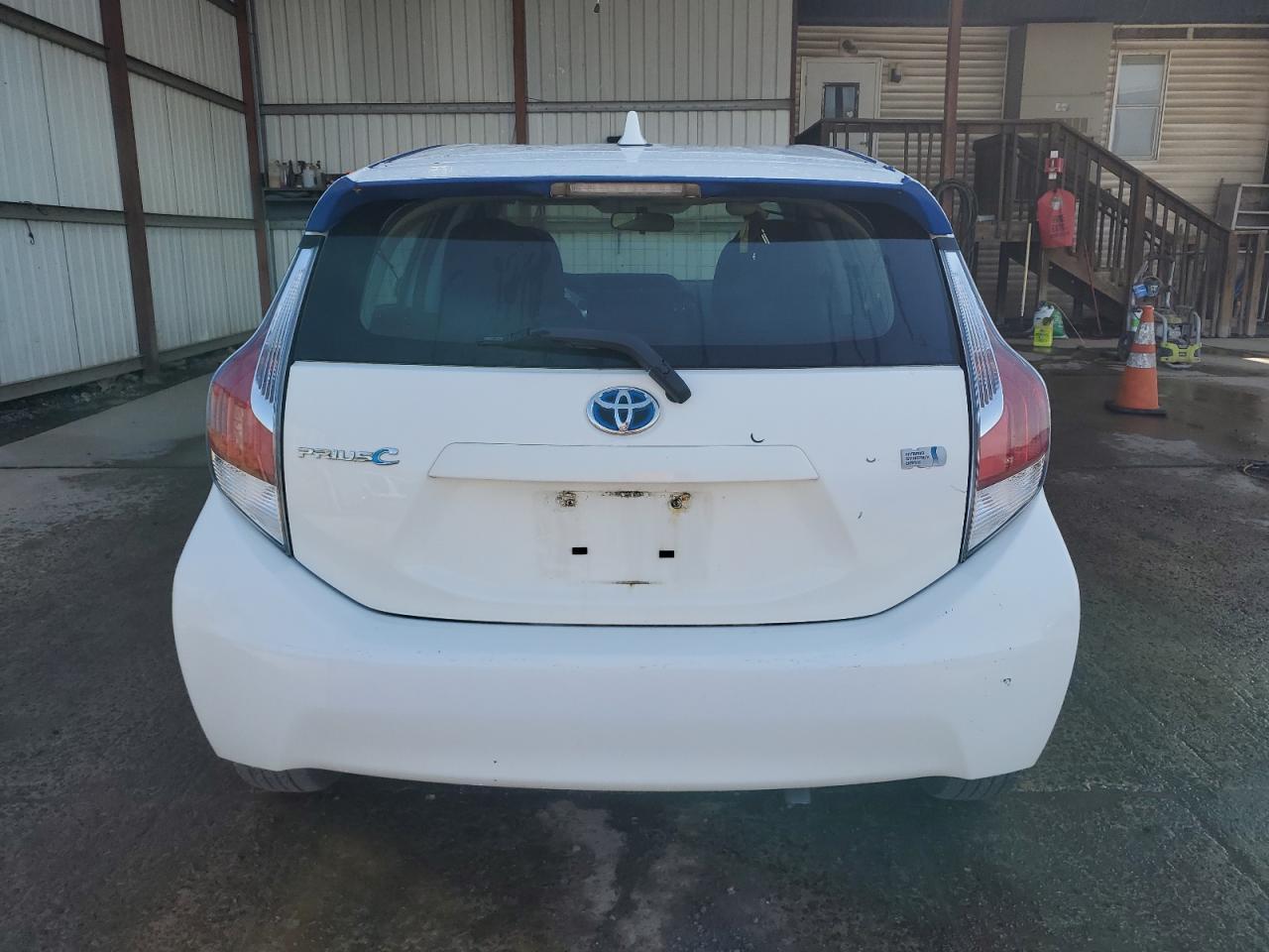 2016 TOYOTA PRIUS C - Фото 6