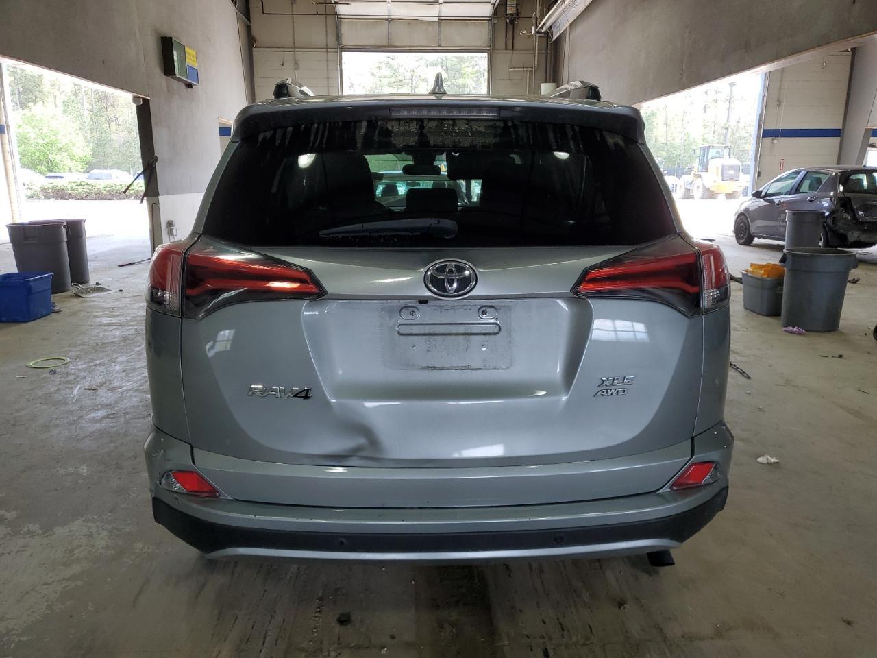 2017 TOYOTA RAV4 XLE - Фото 6