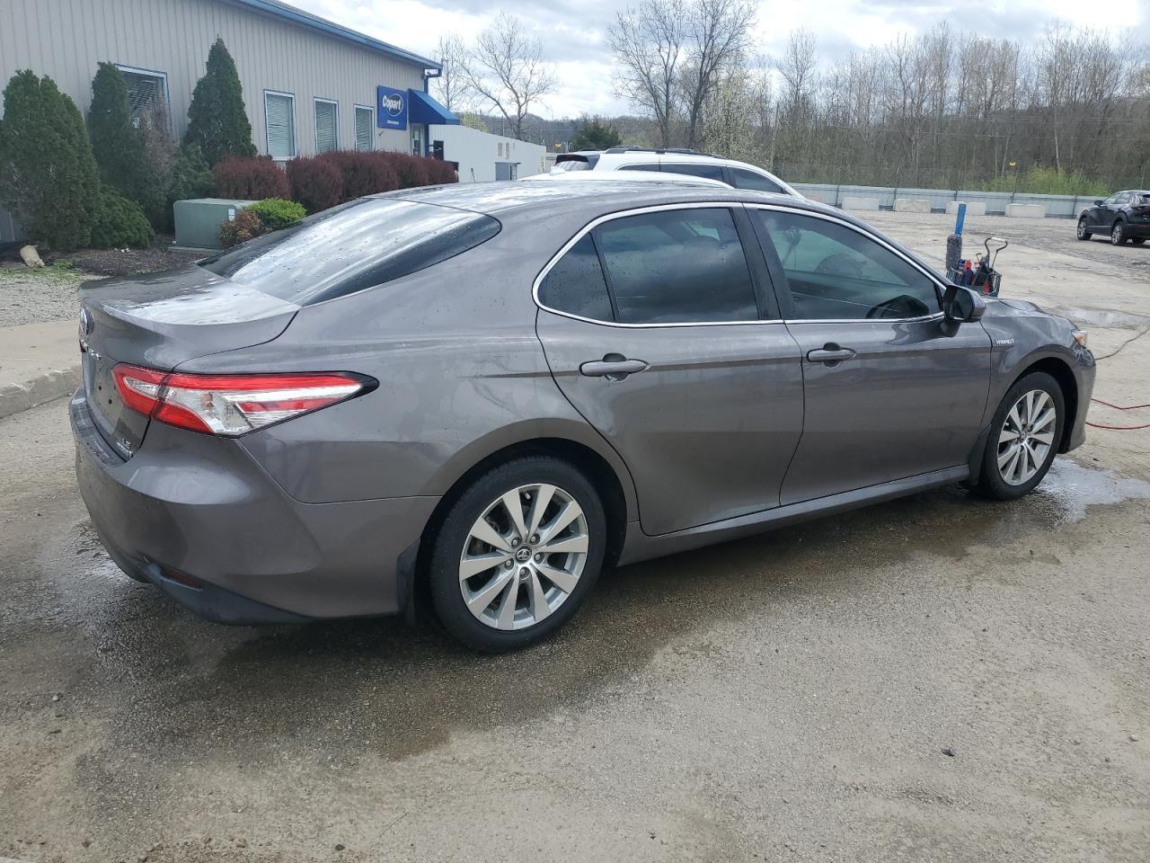 2018 TOYOTA CAMRY LE - Фото 3