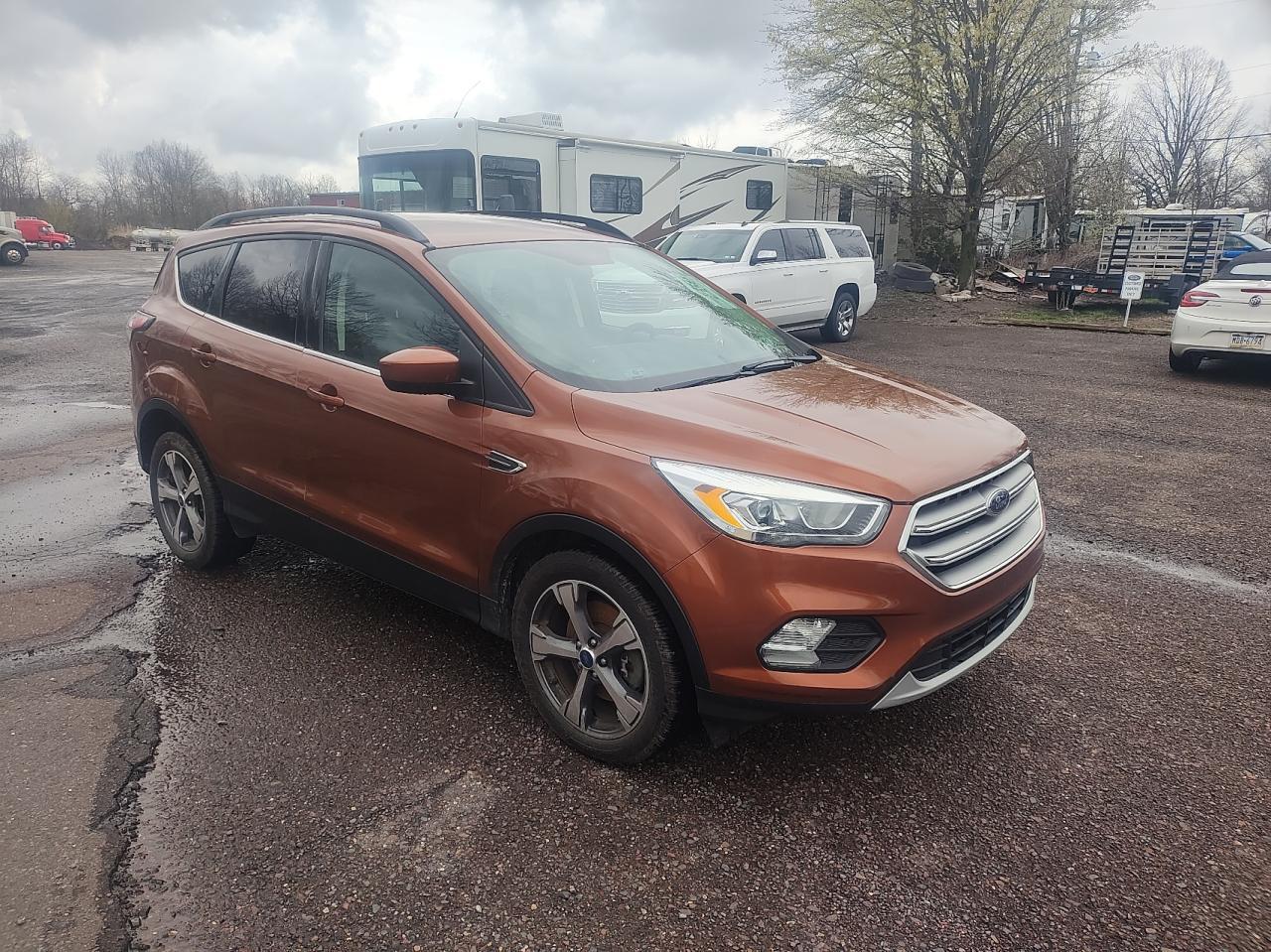 2017 FORD ESCAPE SE