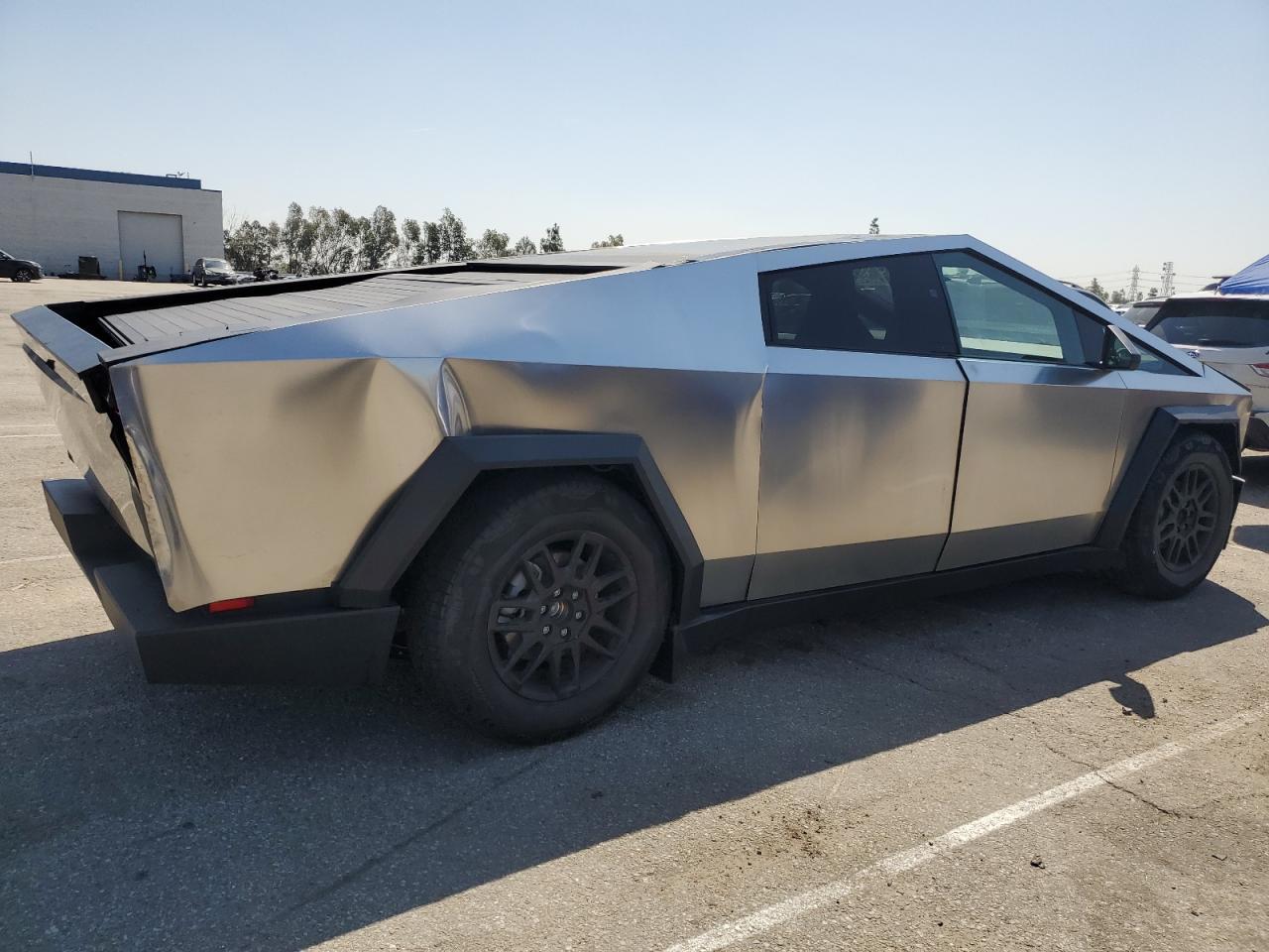 2024 TESLA CYBERTRUCK - Image 3