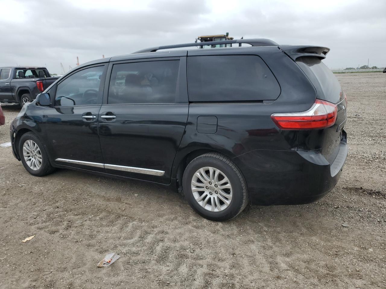 2015 TOYOTA SIENNA XLE - Фото 2