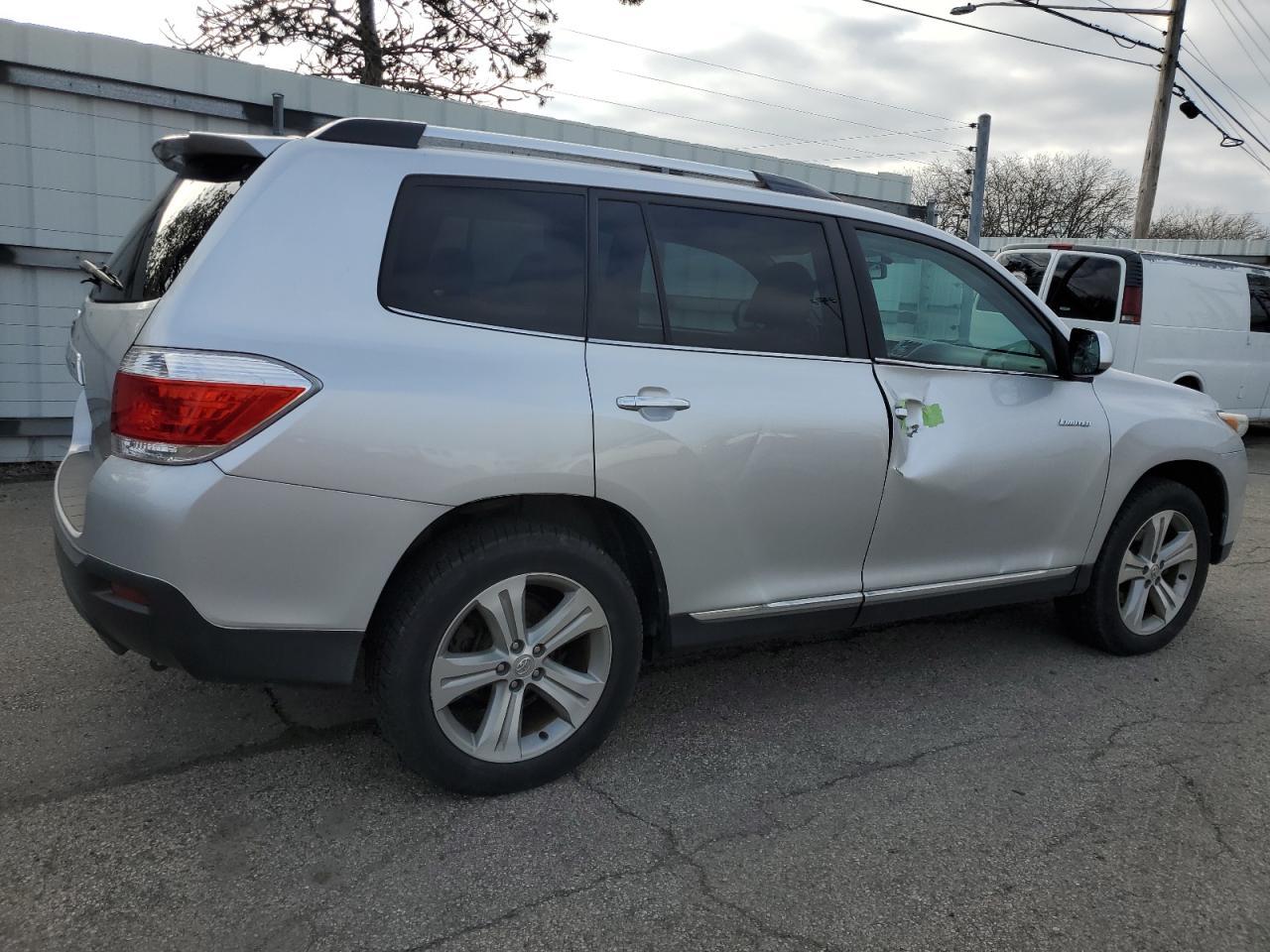 2012 TOYOTA HIGHLANDER - Image 3