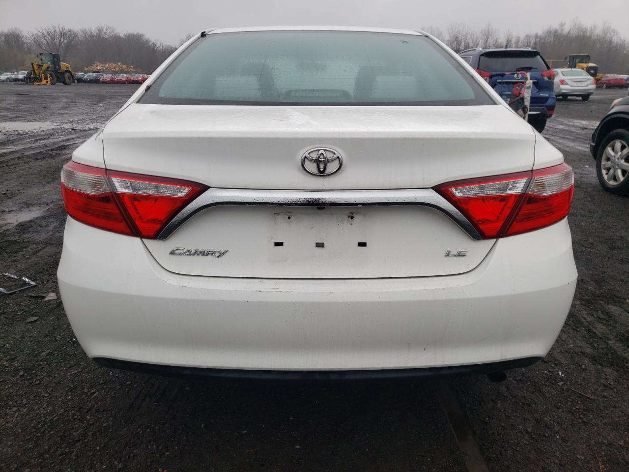 2015 TOYOTA CAMRY LE - Фото 6