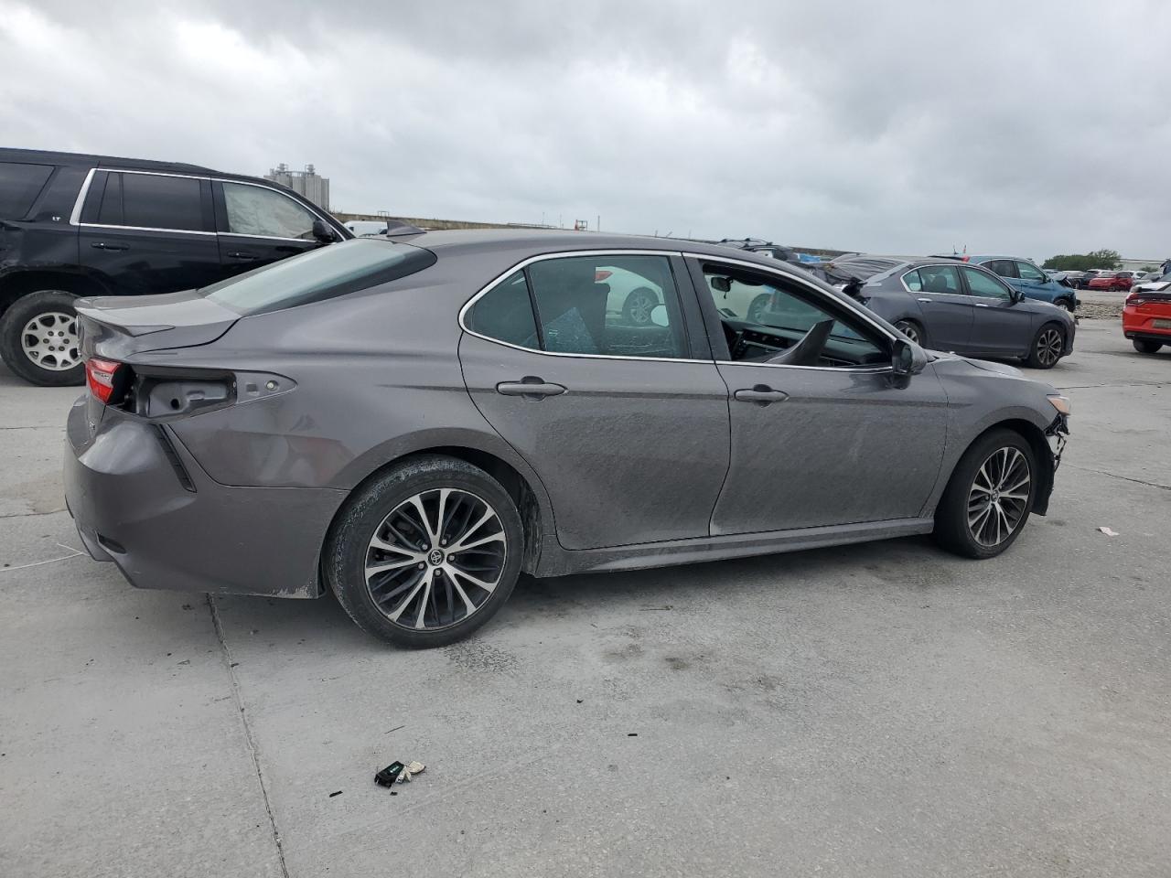 2020 TOYOTA CAMRY SE - Фото 3