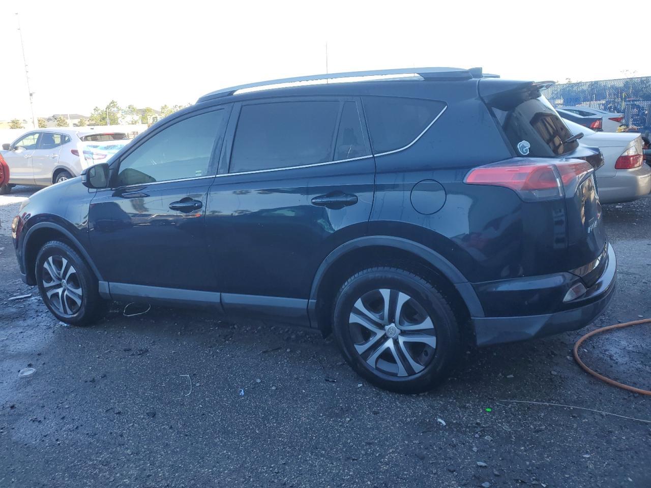 2017 TOYOTA RAV4 LE - Фото 2