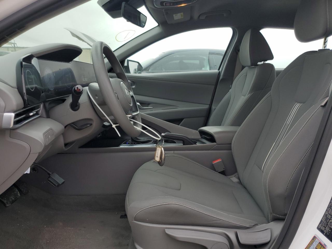 2024 HYUNDAI ELANTRA SE - Image 7