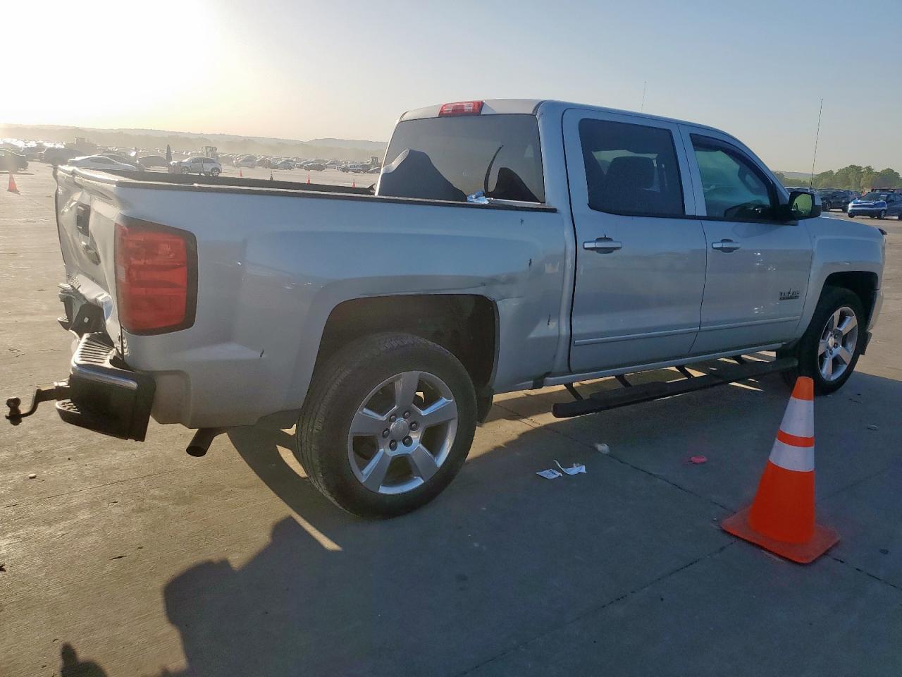 2017 CHEVROLET SILVERADO - Image 3