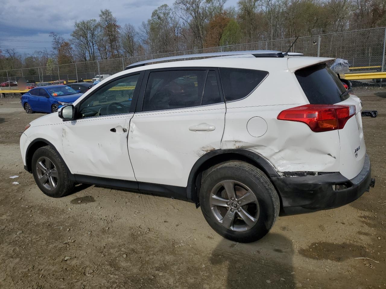 2015 TOYOTA RAV4 XLE - Фото 2