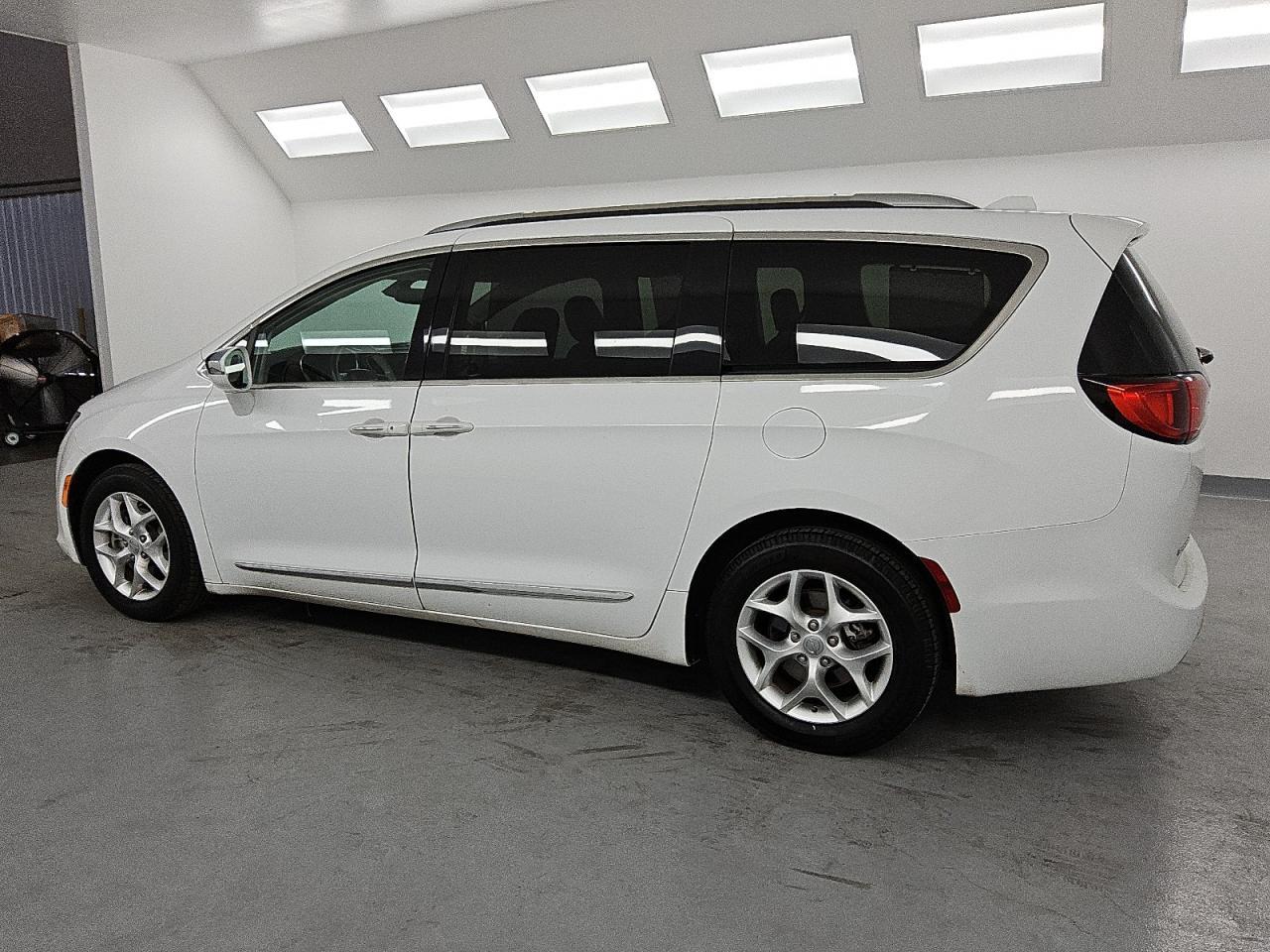 2020 CHRYSLER PACIFICA L - Image 2