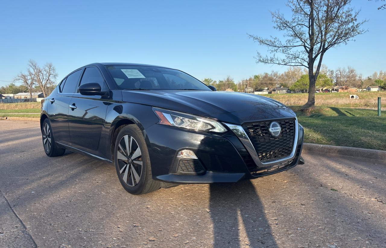 2022 NISSAN ALTIMA SV
