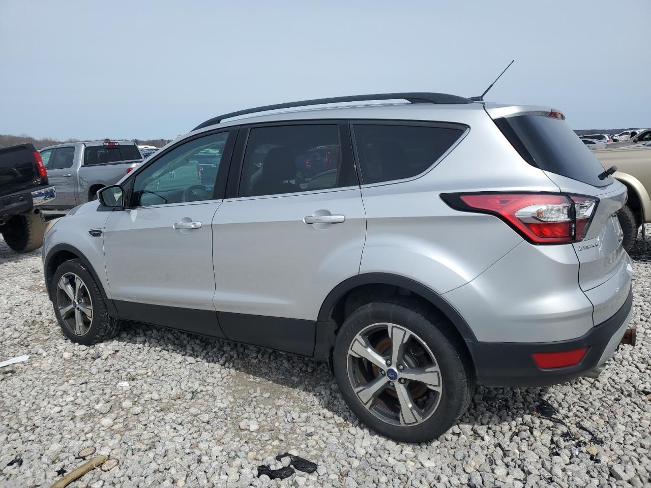 2017 FORD ESCAPE SE - Image 2