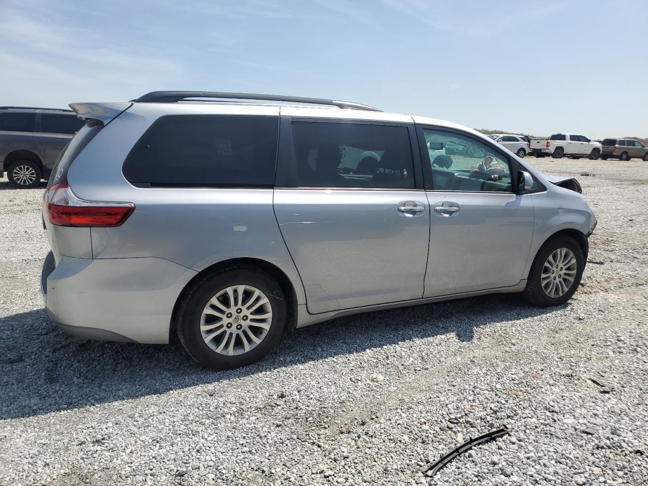 2015 TOYOTA SIENNA XLE - Фото 3