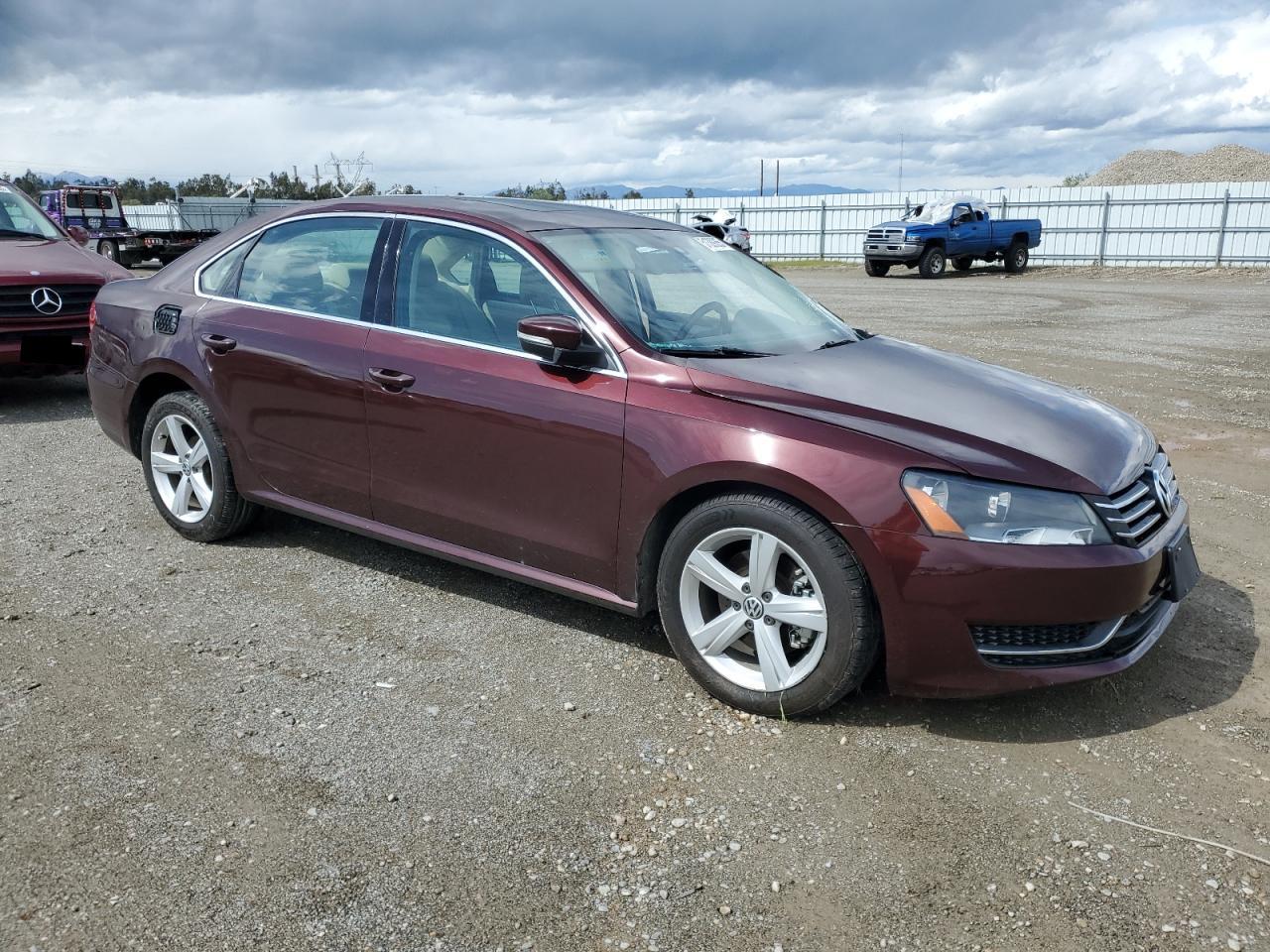 2013 VOLKSWAGEN PASSAT SE - Image 4