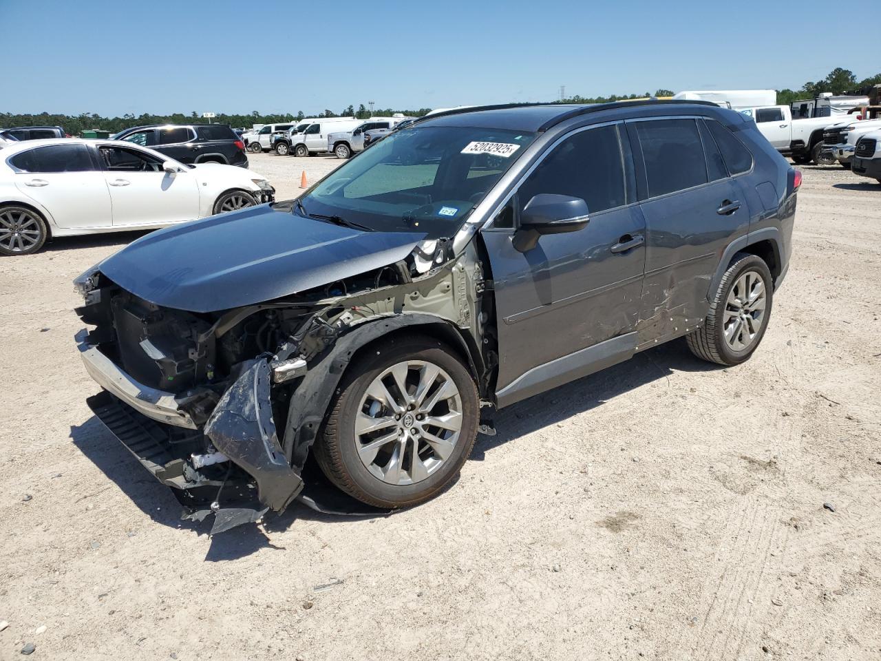 2020 TOYOTA RAV4 XLE P
