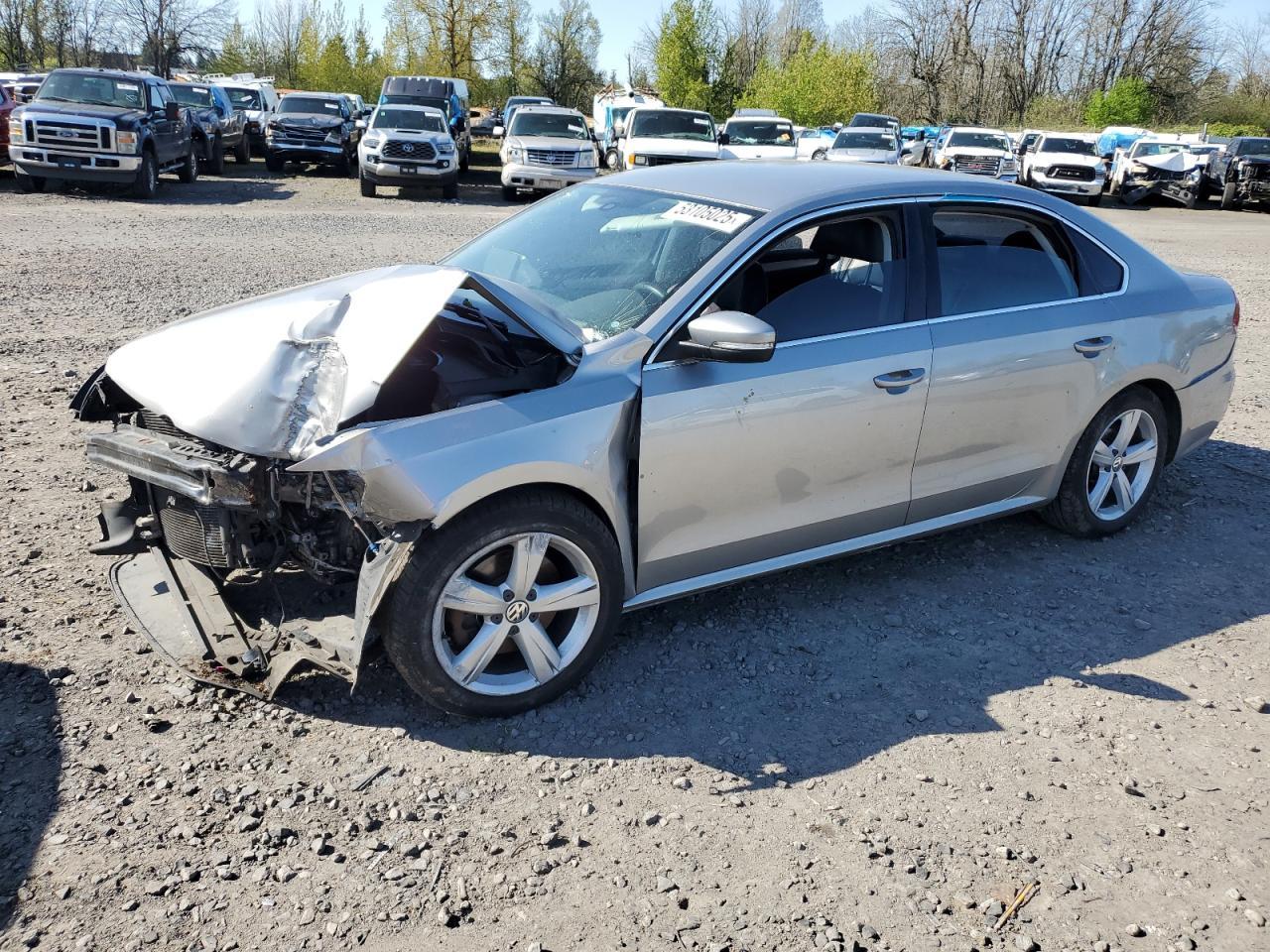 2013 VOLKSWAGEN PASSAT SE