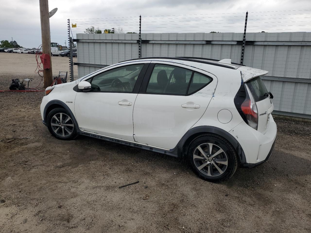 2018 TOYOTA PRIUS C - Image 2