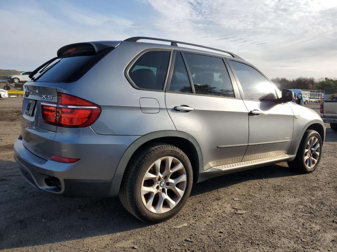 2012 BMW X5 XDRIVE3 - Image 3