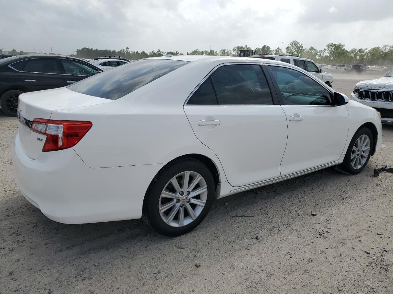 2014 TOYOTA CAMRY L - Фото 3