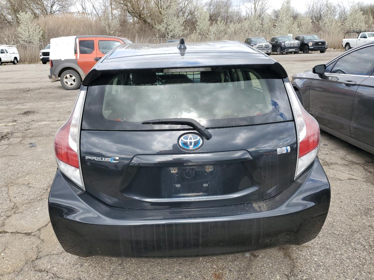 2016 TOYOTA PRIUS C - Фото 6