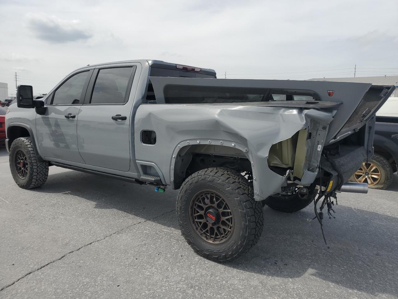 2024 CHEVROLET SILVERADO - Image 2