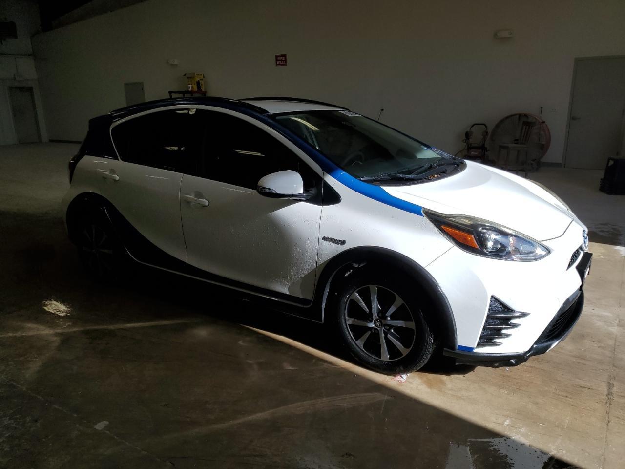 2018 TOYOTA PRIUS C - Фото 4
