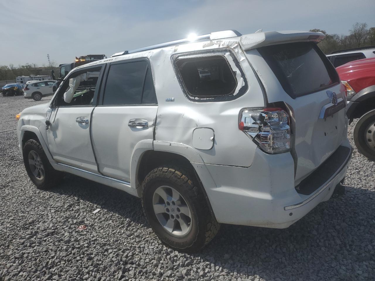 2011 TOYOTA 4RUNNER SR - Image 2