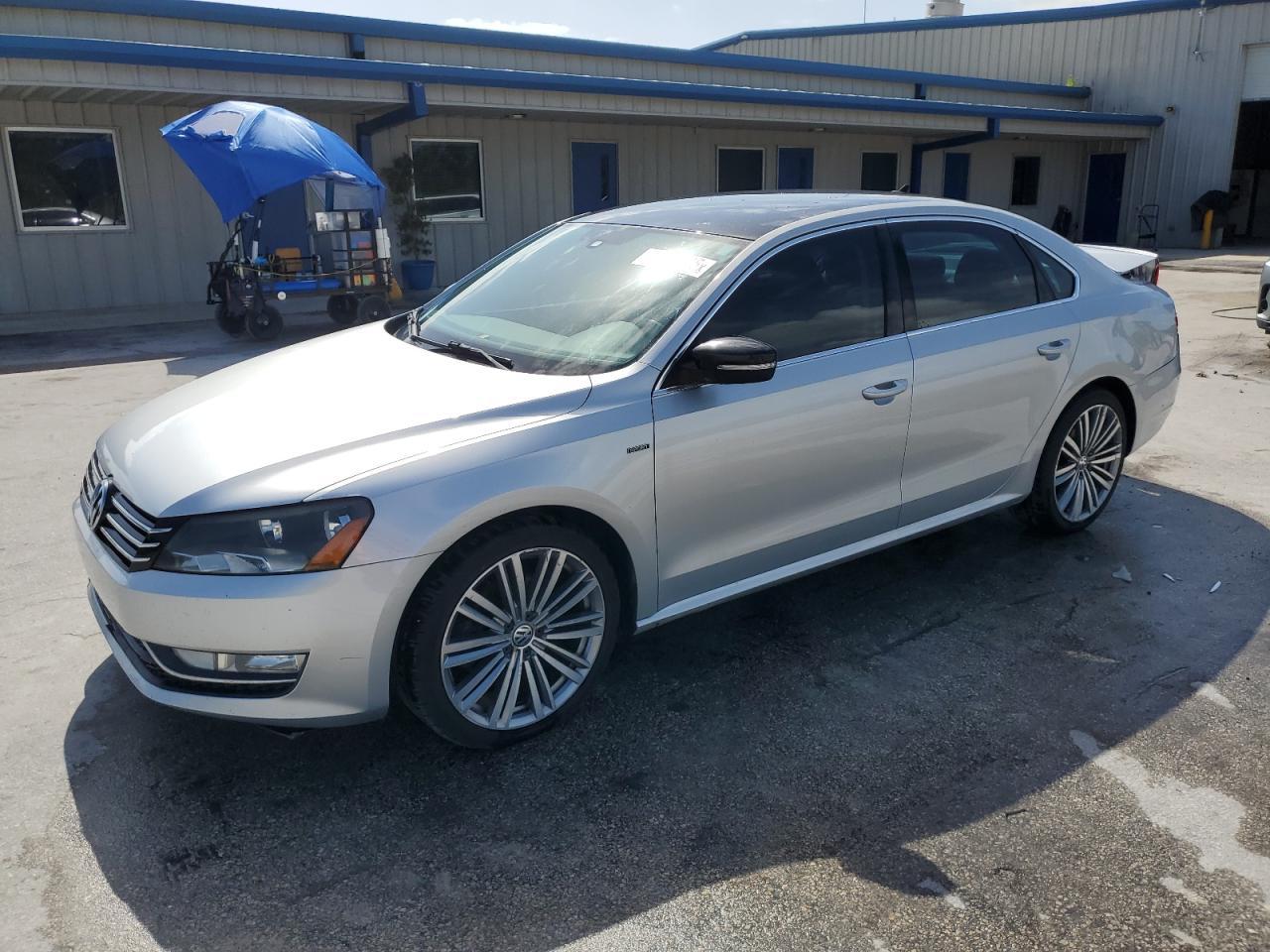 2015 VOLKSWAGEN PASSAT SE