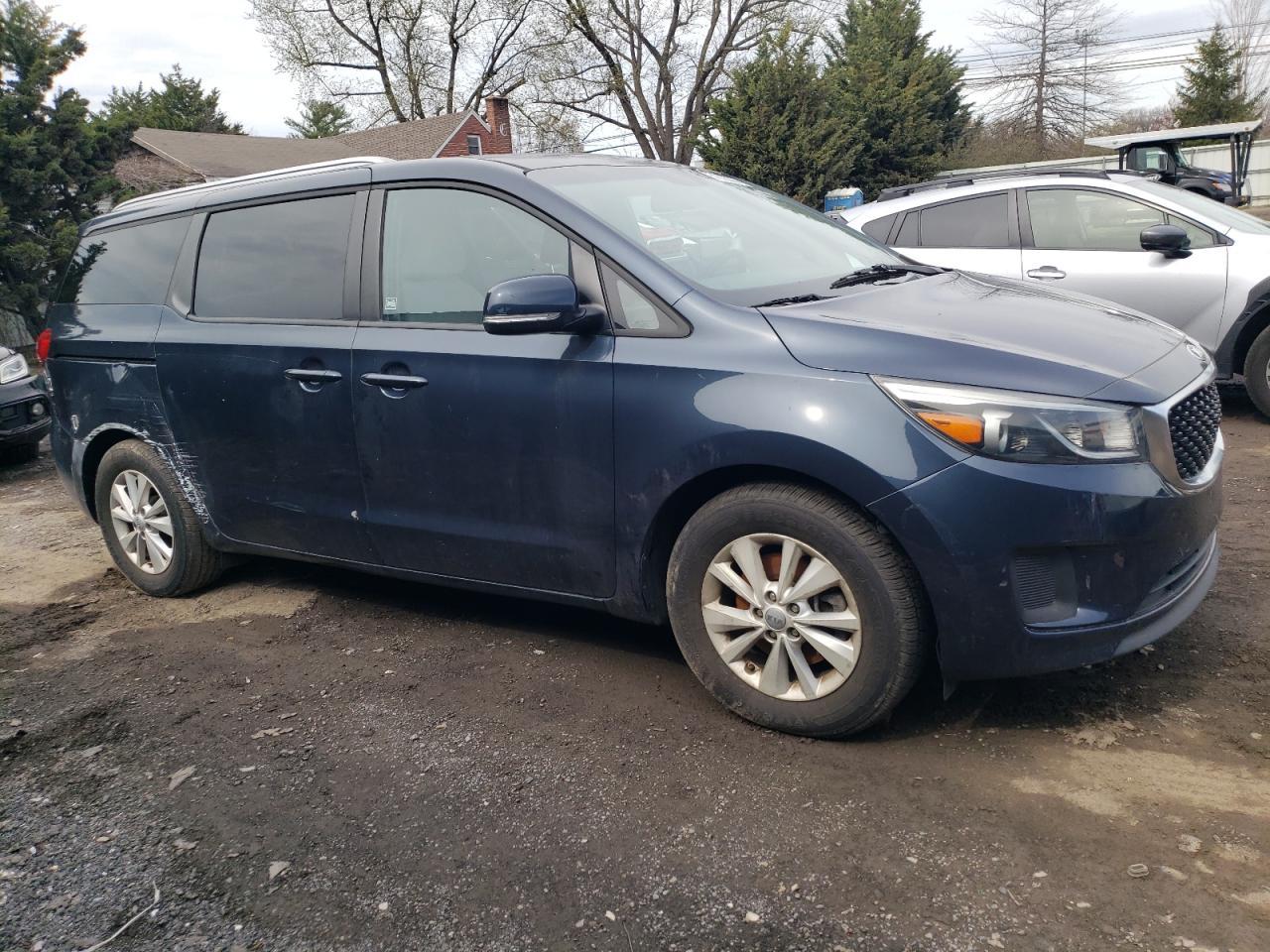2016 KIA SEDONA LX - Image 4
