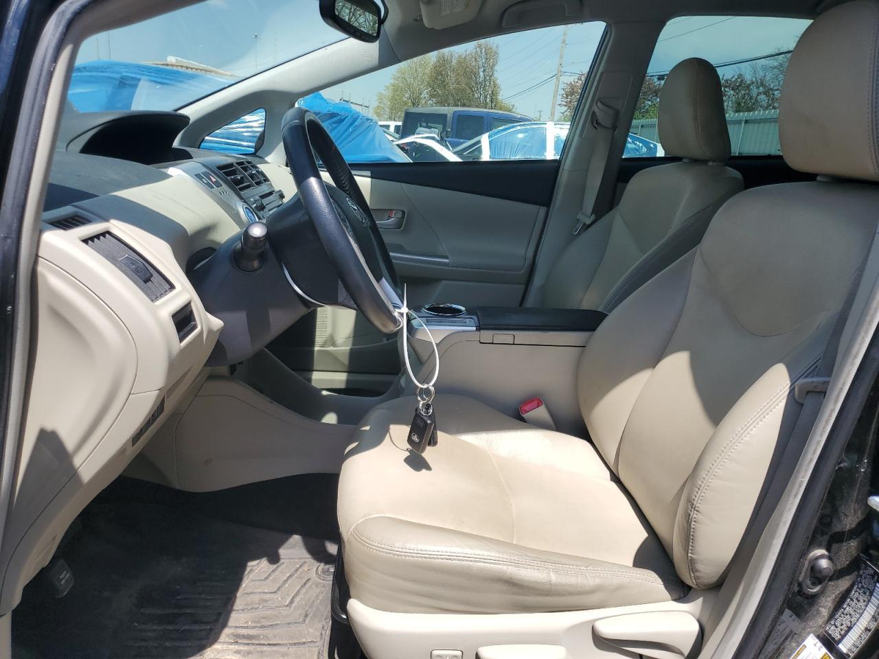 2013 TOYOTA PRIUS V - Image 7
