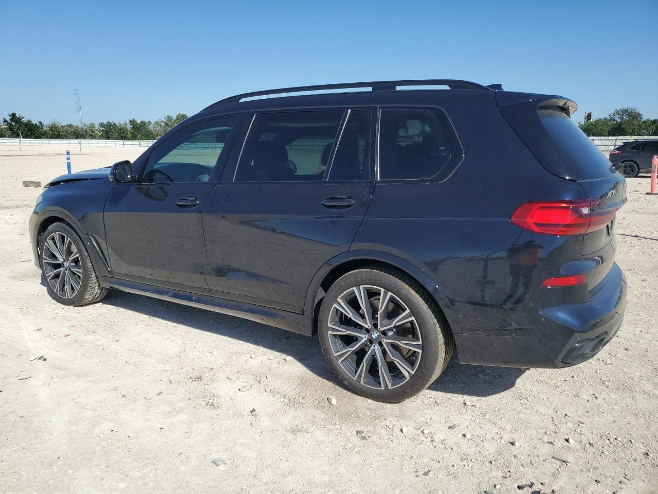 2022 BMW X7 XDRIVE4 - Фото 2