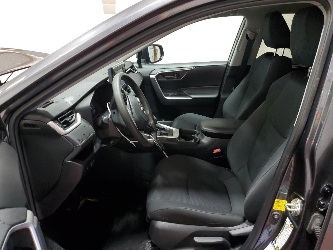 2021 TOYOTA RAV4 LE - Фото 7