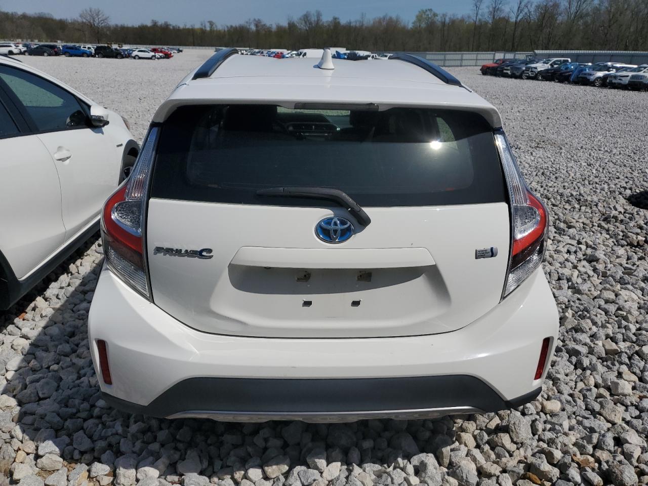 2018 TOYOTA PRIUS C - Image 6