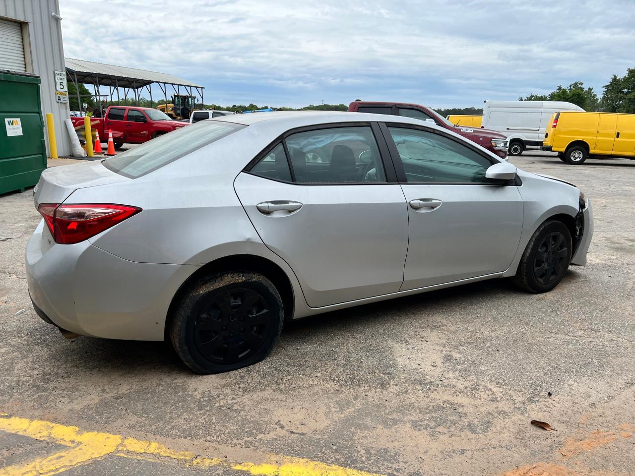 2019 TOYOTA COROLLA L - Фото 3