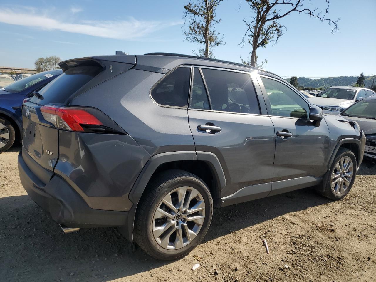 2019 TOYOTA RAV4 XLE P - Фото 3