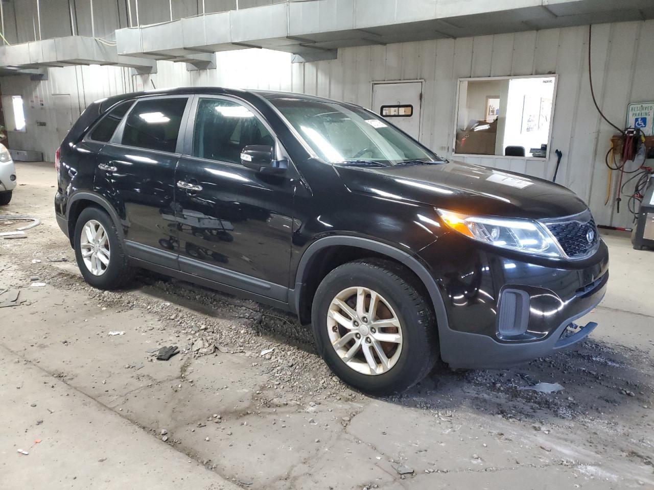 2015 KIA SORENTO LX - Image 4