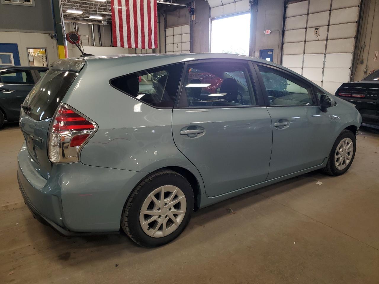 2017 TOYOTA PRIUS V - Фото 3