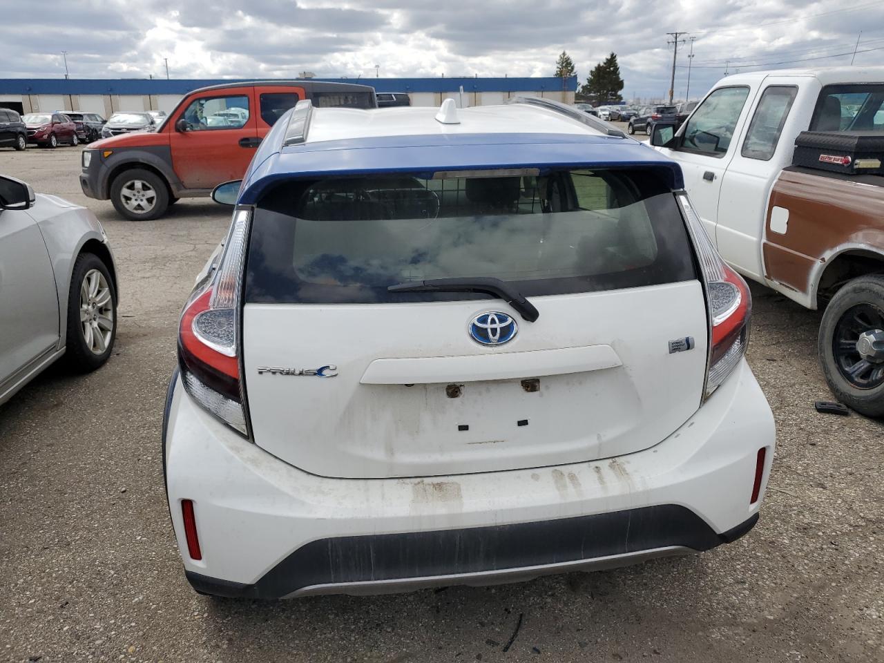 2018 TOYOTA PRIUS C - Image 6