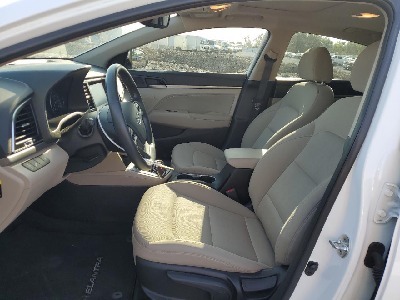 2018 HYUNDAI ELANTRA SE - Фото 7