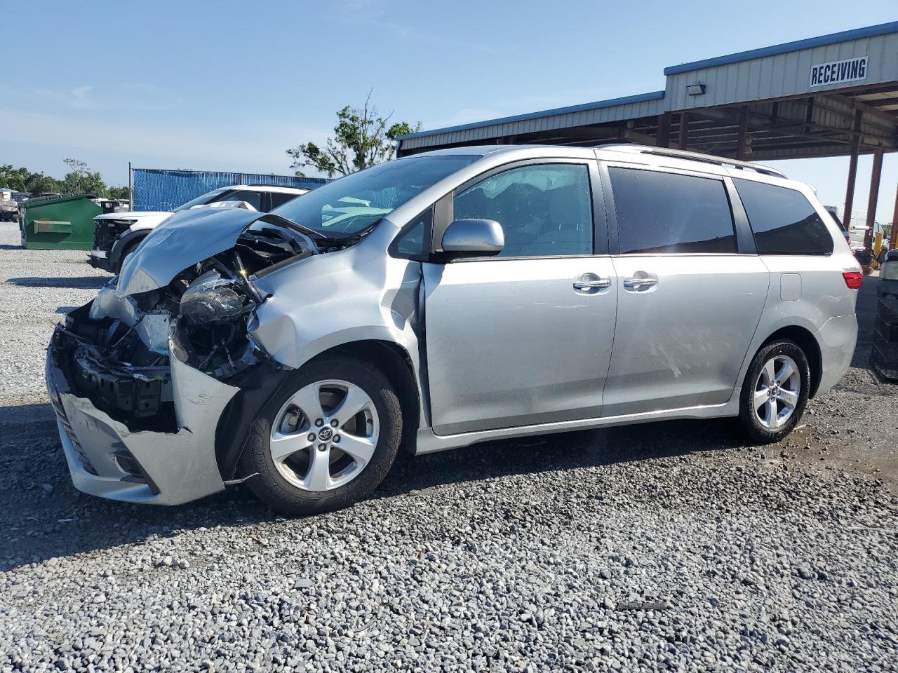 2019 TOYOTA SIENNA LE