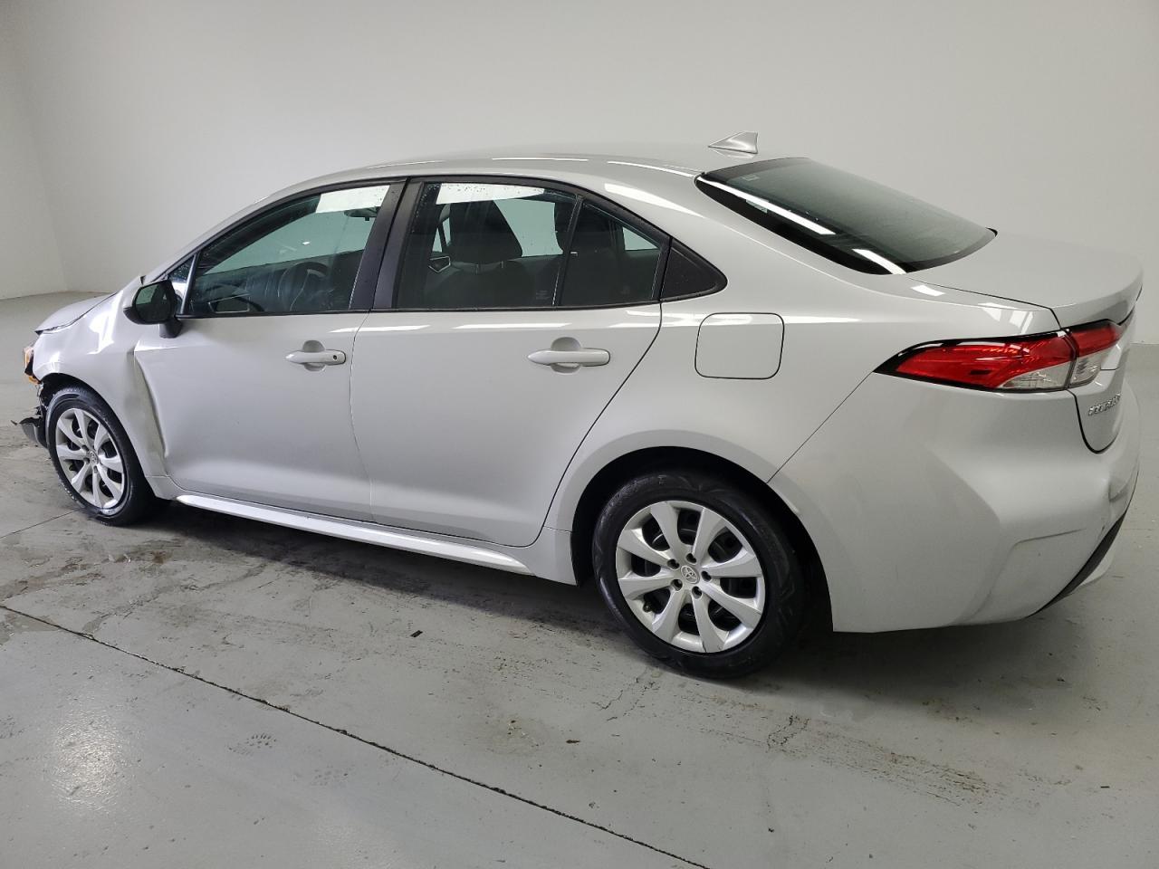 2022 TOYOTA COROLLA LE - Фото 2