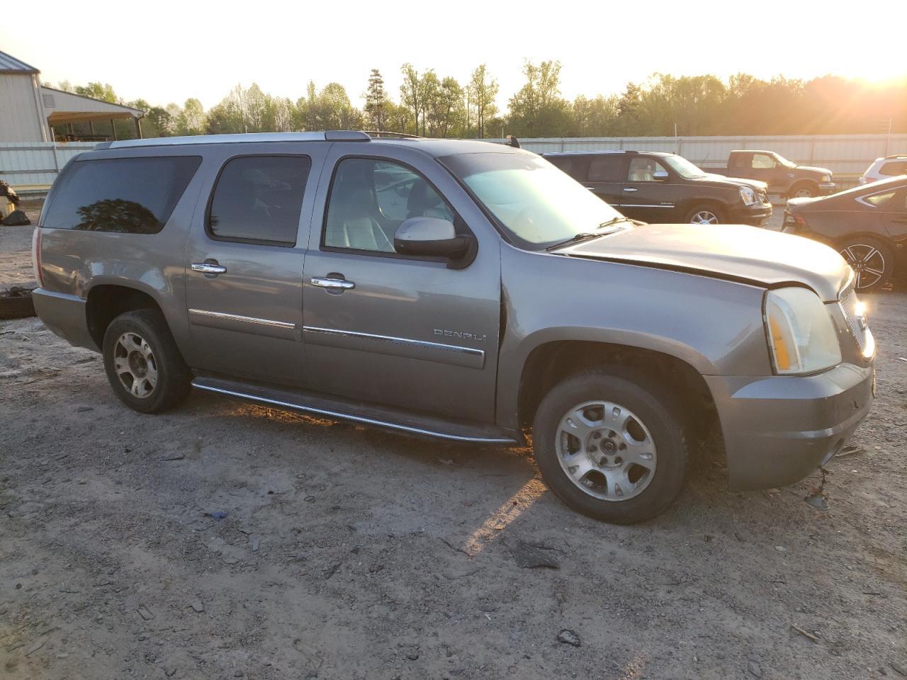 2012 GMC YUKON XL D - Image 4